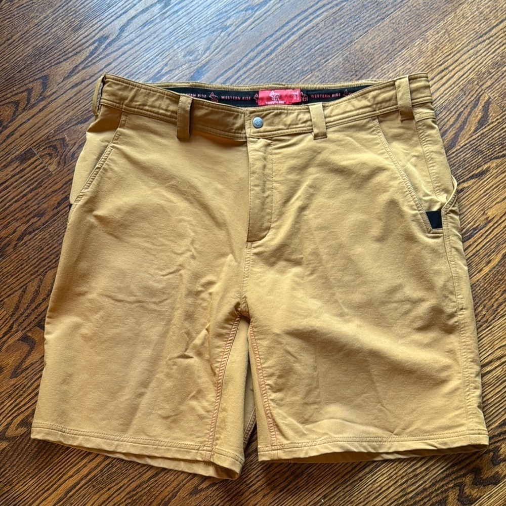 Western Rise gold 4-way stretch water resistant tech fabric travel shorts. XXL.
